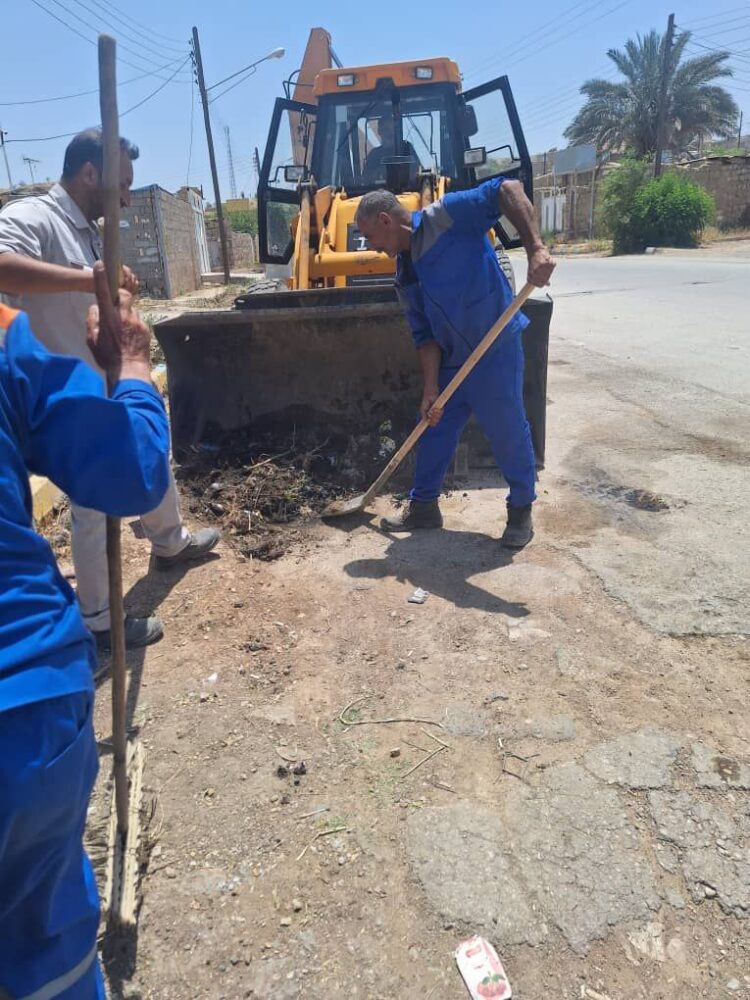 پاکسازی و لایروبی کانال‌های شهری به همت معاونت خدمات شهرداری مسجدسلیمان