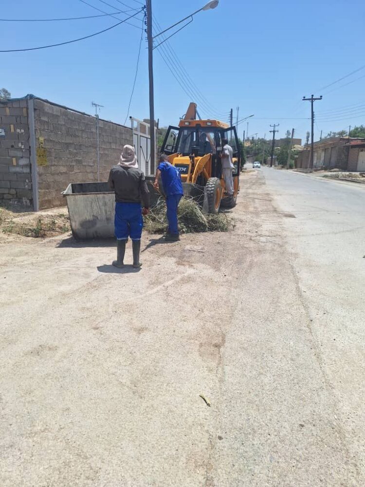 پاکسازی و لایروبی کانال‌های شهری به همت معاونت خدمات شهرداری مسجدسلیمان