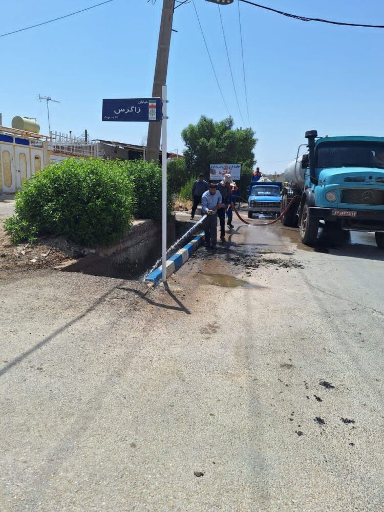 پاکسازی و لایروبی کانال‌های شهری به همت معاونت خدمات شهرداری مسجدسلیمان