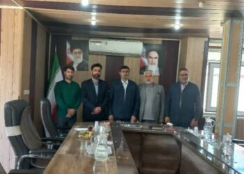 رئیس کمیسیون عمران شورای شهر مسجدسلیمان به همراه معاونت فرهنگی شهرداری با اعضای شورای اسلامی شهرکرد دیدار کرد