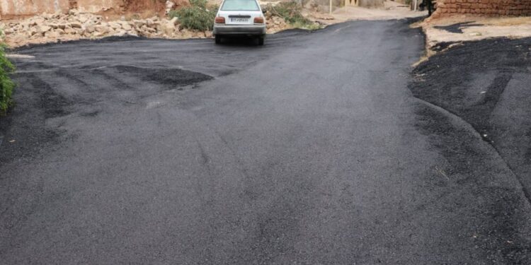 آغاز عملیات آسفالت منطقه چهاربیشه پشت کلانتری / پایان انتظار چندساله ساکنان