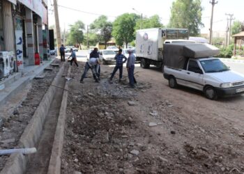 ادامه عملیات تعریض محور پنج‌ بنگله به باشگاه مرکزی توسط معاونت امور زیربنایی شهرداری مسجدسلیمان