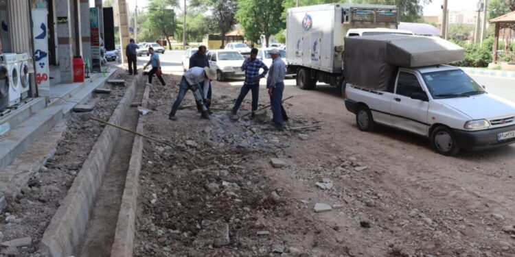 ادامه عملیات تعریض محور پنج‌ بنگله به باشگاه مرکزی توسط معاونت امور زیربنایی شهرداری مسجدسلیمان