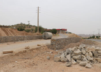 آغاز عملیات تعریض و احداث دیوار حائل ورودی محله شیخ‌مندنی