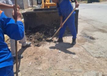 پاکسازی و لایروبی کانال‌های شهری به همت معاونت خدمات شهرداری مسجدسلیمان