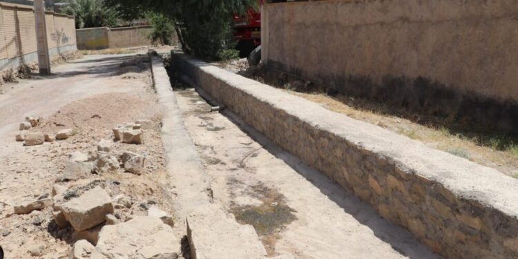 پاسخ به یک مطالبه قدیمی؛ احداث کانال هدایت آب‌های سطحی در محله ریل‌وی