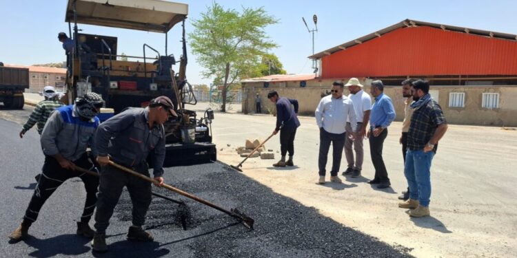 شتاب در تکمیل تعریض جاده گلف با وجود گرمای طاقت‌فرسا