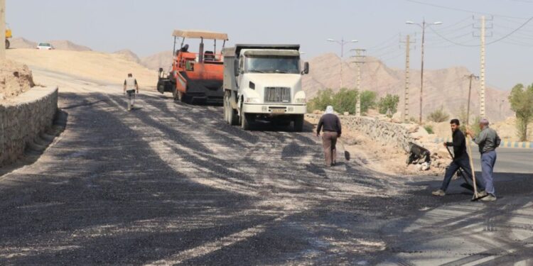 اجرای عملیات زیرسازی و آسفالت در محور اصلی منطقه شیخ‌مندنی / بهبود وضعیت معابر شهری در یکی از مسیرهای پرتردد جنوب مسجدسلیمان