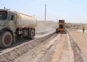 تداوم عملیات عمرانی در جاده گلف / زیرسازی مسیر در حال انجام است