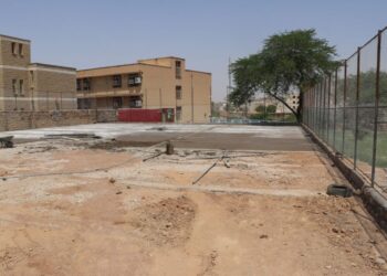 احداث زمین چمن مصنوعی در بازار چشمه علی آغاز شد