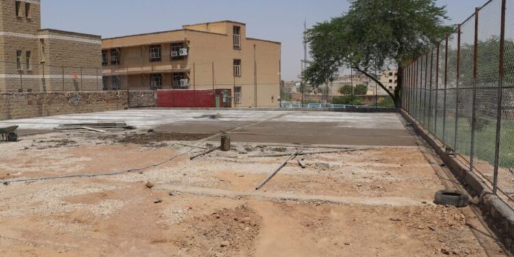 احداث زمین چمن مصنوعی در بازار چشمه علی آغاز شد