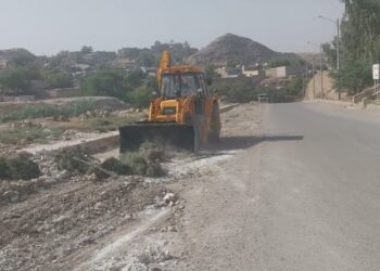 عملیات نخاله‌برداری و پاکسازی حدفاصل مسیر سی‌برنج تا نمره دو و اطراف بیمارستان ۲۲ بهمن انجام شد