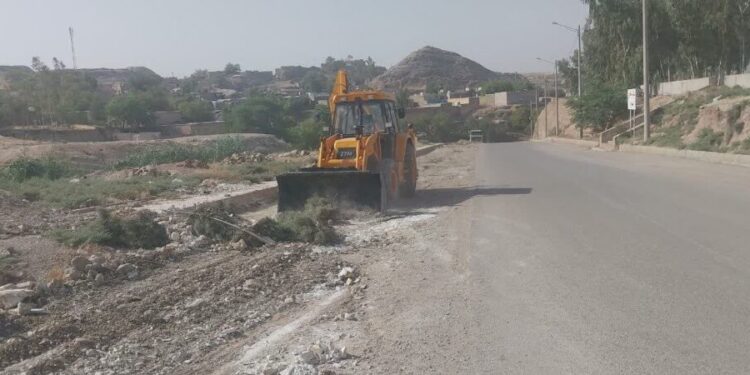 عملیات نخاله‌برداری و پاکسازی حدفاصل مسیر سی‌برنج تا نمره دو و اطراف بیمارستان ۲۲ بهمن انجام شد