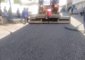 آسفالت ورودی مدرسه امام علی و مسیر مسجد راکی‌ها در جریان است