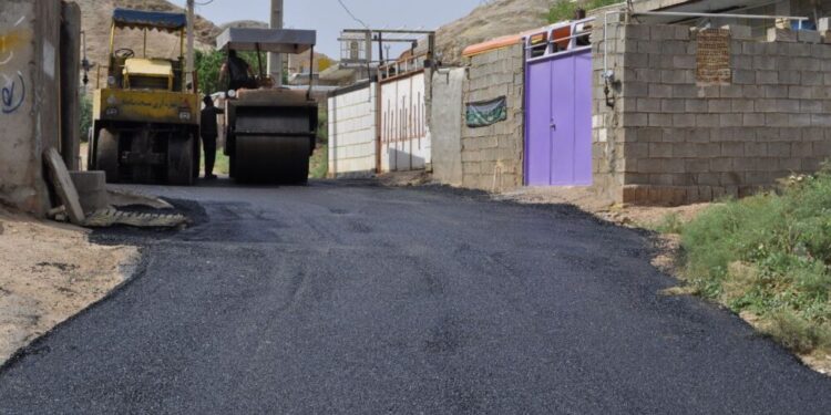 عملیات آسفالت کوی شهدا منطقه نمره هشت آغاز شد عملیات آسفالت کوی شهدا منطقه نمره هشت آغاز شد