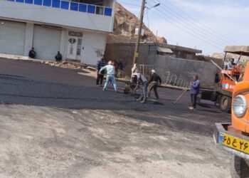 تکمیل آسفالت مسیر ارتباطی نمره هشت تا گلزار شهدا توسط شهرداری مسجدسلیمان