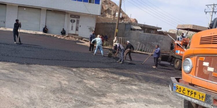 تکمیل آسفالت مسیر ارتباطی نمره هشت تا گلزار شهدا توسط شهرداری مسجدسلیمان