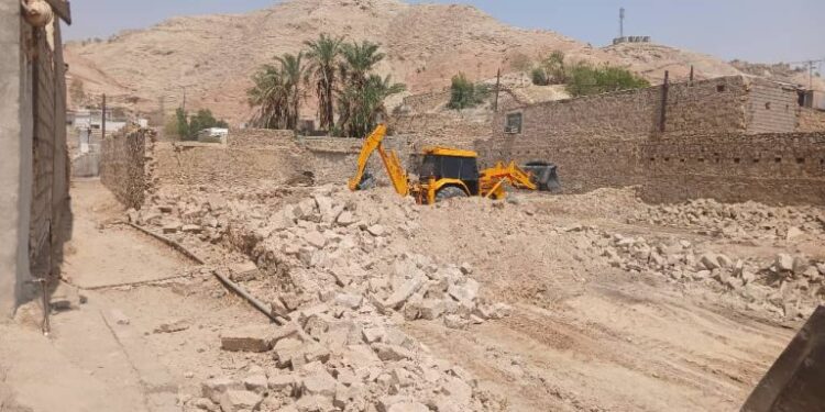 اجرای عملیات تعریض جاده شیخ مندنی با تخریب دیوار توسط شهرداری مسجدسلیمان اجرای عملیات تعریض جاده شیخ مندنی با تخریب دیوار توسط شهرداری مسجدسلیمان