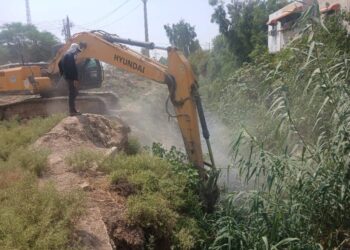 آغاز عملیات لایروبی منطقه چهاربیشه پشت مرکز بهداشت مسجدسلیمان