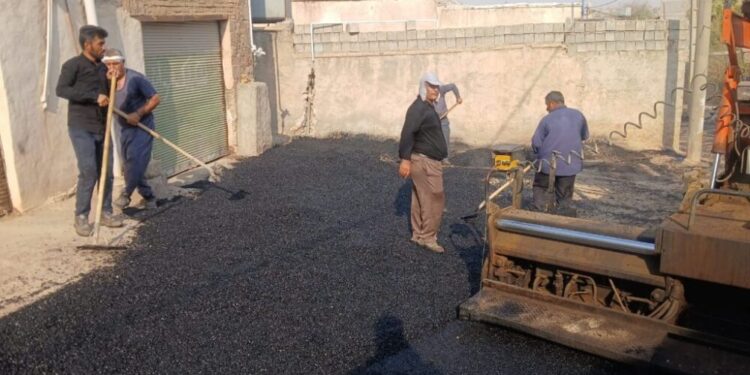آغاز آسفالت‌ریزی کوی شهید شکرالله راکی منطقه نمره هشت پس از سال‌ها انتظار