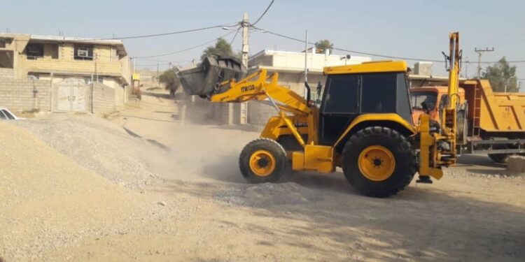 عملیات زیرسازی معابر محله تلخاب آغاز شد