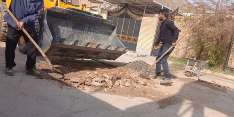 آغاز عملیات پاکسازی و نخاله‌برداری در چند نقطه سطح شهر مسجدسلیمان 