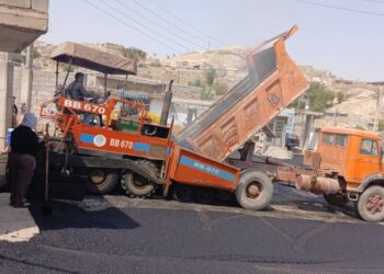 استمرار عملیات آسفالت مسیر نمره هشت به گلزار شهدای کلگه