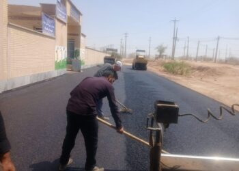 آسفالت ورودی مدرسه شهدای معرف انجام شد