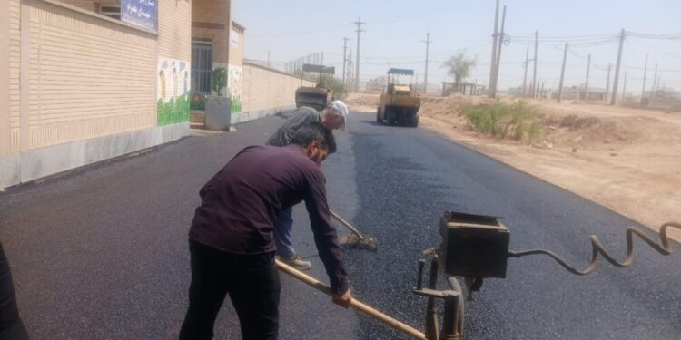 آسفالت ورودی مدرسه شهدای معرف انجام شد