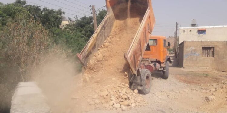 عملیات زیرسازی پل محله‌ی ریل وی انجام شد