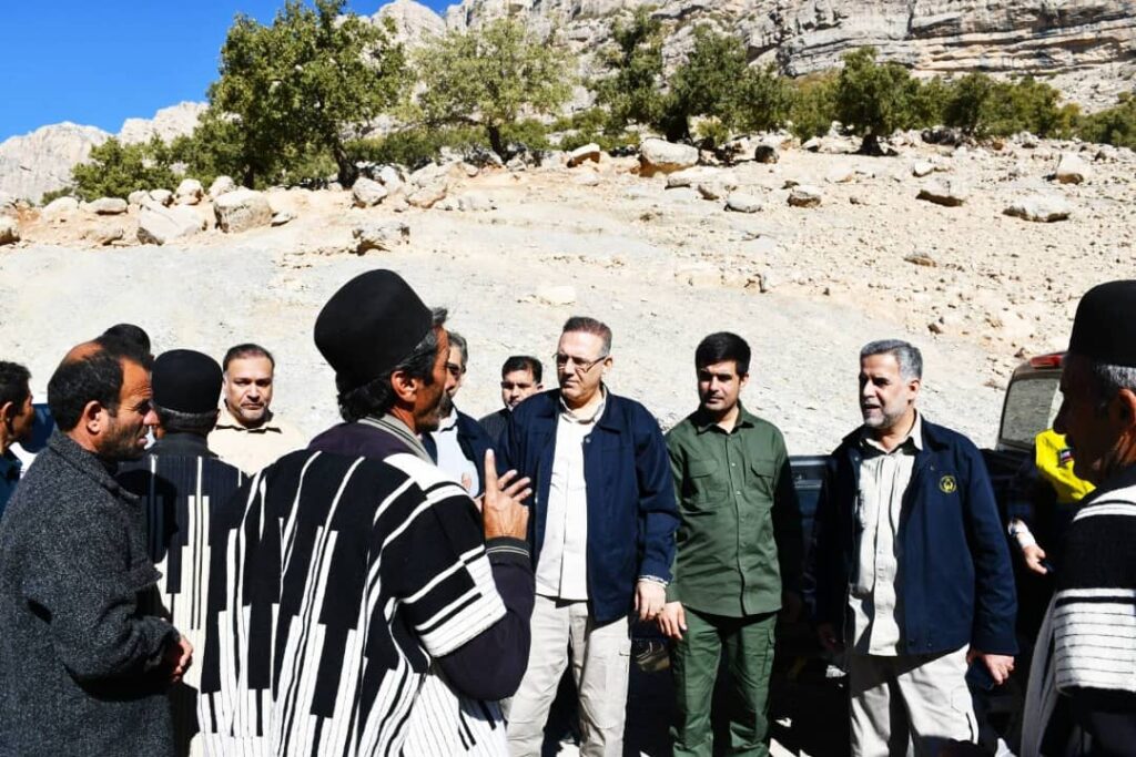 زیر آسمان تاراز؛ میز خدمت کمیته امداد به مناسبت هفته بسیج برپا شد زیر آسمان تاراز؛ میز خدمت کمیته امداد به مناسبت هفته بسیج برپا شد