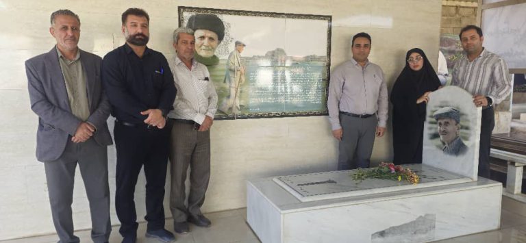 غبار روبی و عطر افشانی قبور برخی از مفاخر و نویسندگان شهرستان مسجد سلیمان