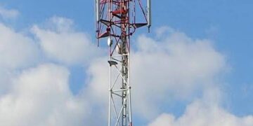 آغاز عملیات نصب دکل همراه اول و تقویت پوشش اینترنت پر سرعت در منطقه دره اشکفت مسجد سلیمان