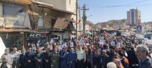 تشییع باشکوه دو شهید گرانقدر جنگ رمضان در مسجدسلیمان تشییع باشکوه دو شهید گرانقدر جنگ رمضان در مسجدسلیمان