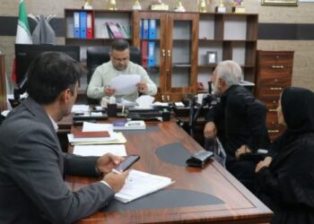 گفت‌وگوی بی‌واسطه شهروندان با شهردار مسجدسلیمان؛ خسروی پای حرف مردم نشست