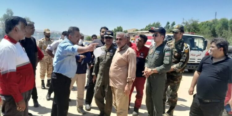 عملیات نفس گیر مهار آتش در کارخانه شهید فرخ نیا، آتش نشانان شهرداری مسجد سلیمان از وقوع خسارات گسترده جلوگیری کردند