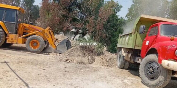 پاکسازی معابر و رفع جلوه های نامطلوب شهری در کلگه و سی برنج پاکسازی معابر و رفع جلوه های نامطلوب شهری در کلگه و سی برنج