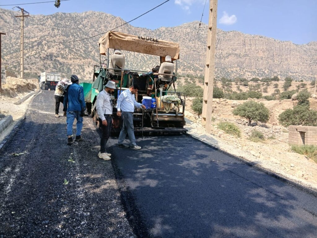 آغاز عملیات آسفالت روستای سرحوض بالا در اندیکا / چند روستای دیگر در انتظار اجرای طرح آسفالت