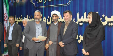 آیین تجلیل از مدیران و کارمندان نمونه دستگاه‌های اجرایی شهرستان مسجدسلیمان