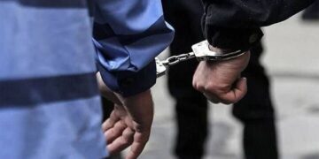 کشف اسلحه غیرمجاز و گوشت بز کوهی در منزل شکارچی متخلف در اندیکا کشف اسلحه غیرمجاز و گوشت بز کوهی در منزل شکارچی متخلف در اندیکا